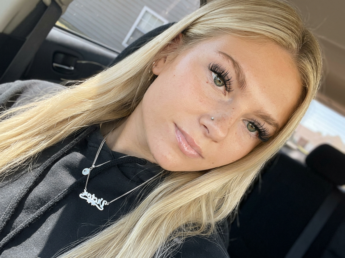Mega Volume client lash extensions by Bomblash.co